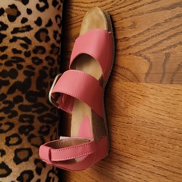 Sergio Tomani | Edina Rojo Sandals in US Size 7.5/European Size 38 - Picture 9 of 16